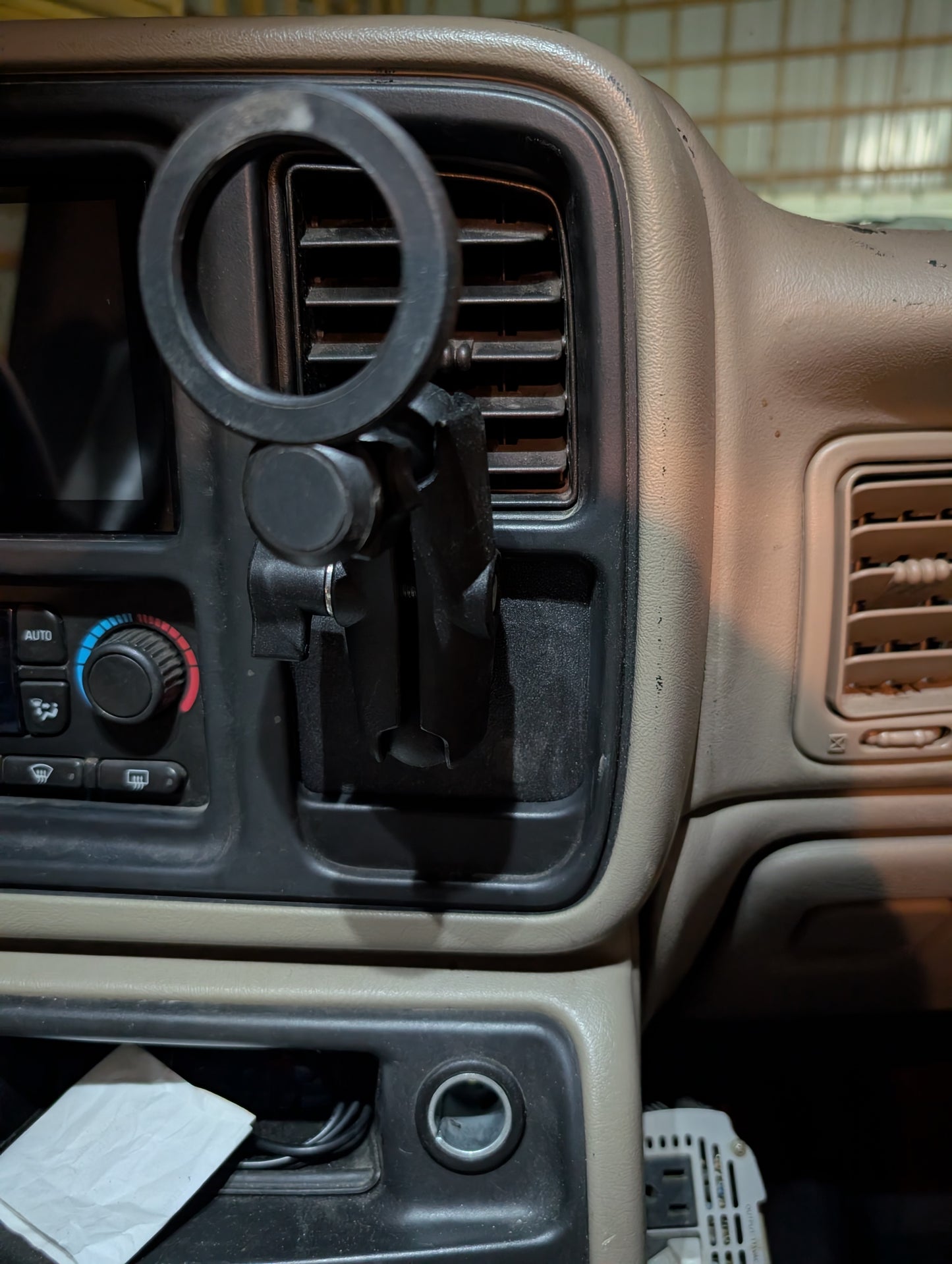 03-07 Chevy Dash Cubby Phone Mount