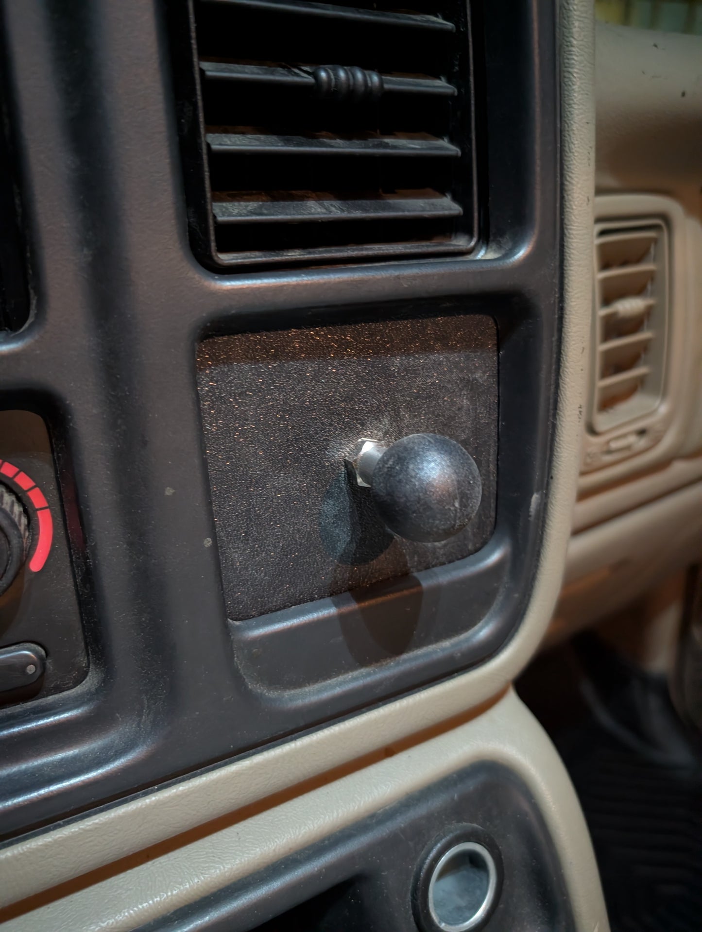 03-07 Chevy Dash Cubby Phone Mount