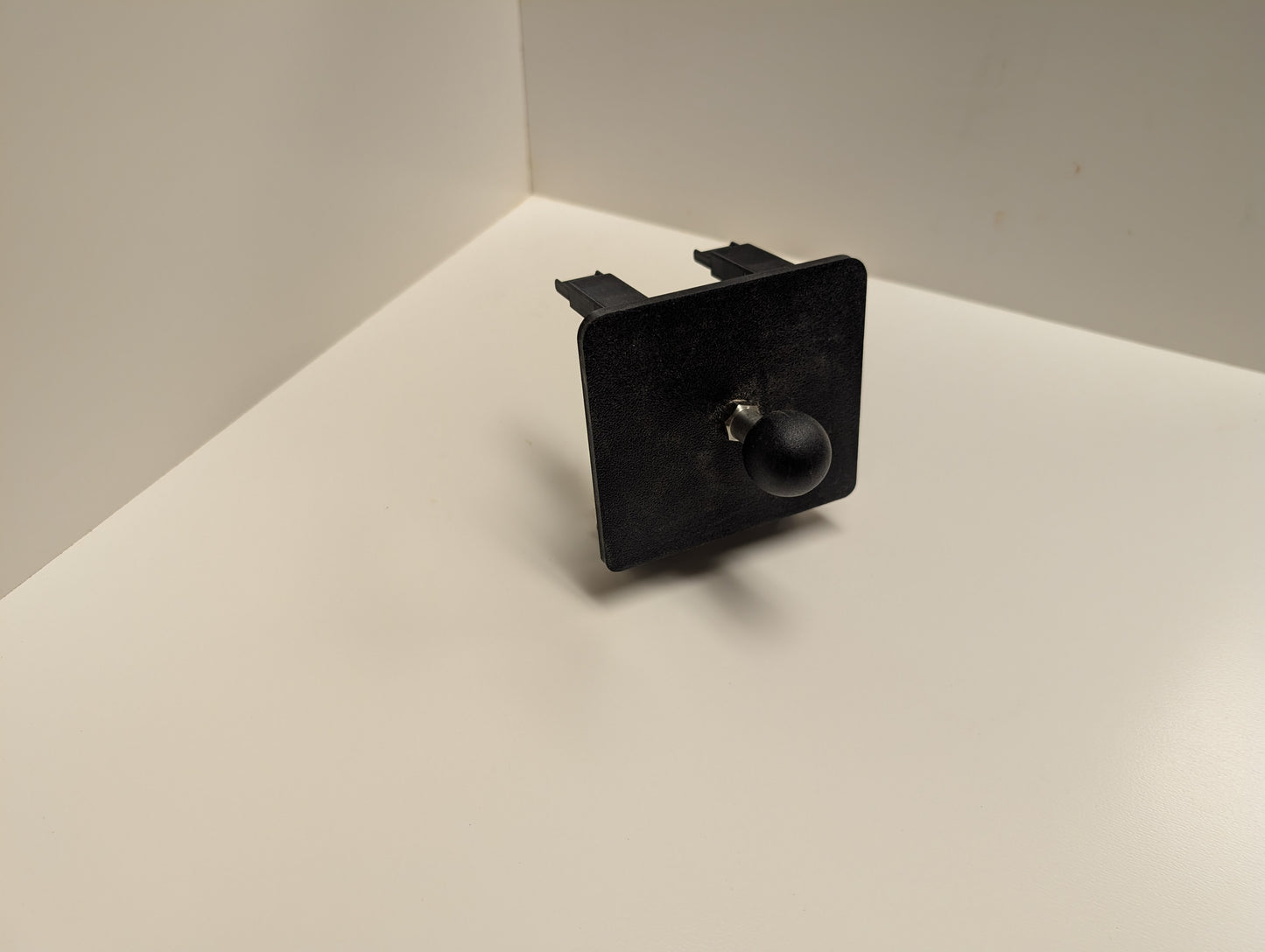 03-07 Chevy Dash Cubby Phone Mount