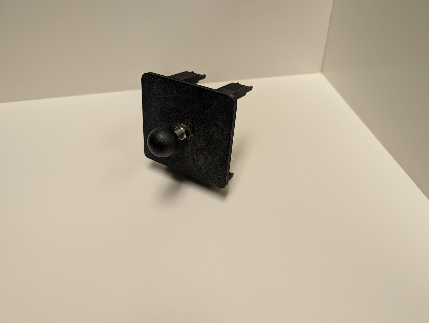 03-07 Chevy Dash Cubby Phone Mount